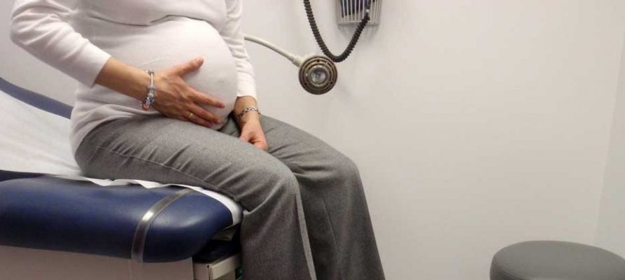 En este momento estás viendo ¿Qué tan importante es el médico en el embarazo?